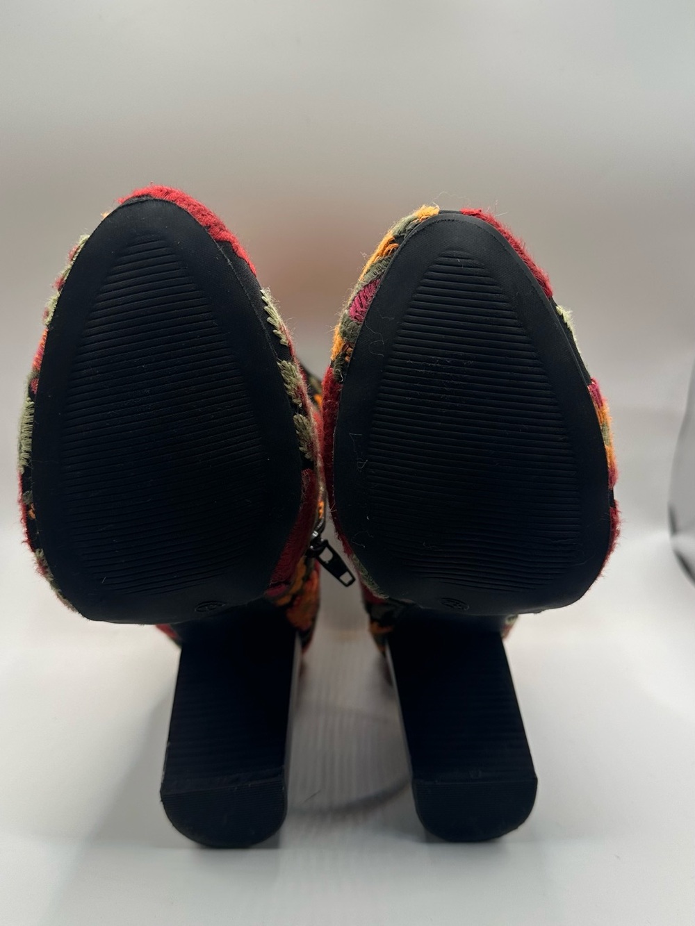 Wild Diva Lounge Floral Embroidered Velvet Ankle Booties Size 7.5 - Picture 3 of 7